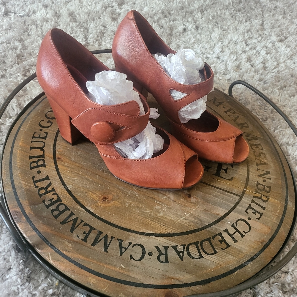 Vintage Cognac brown leather bronx rita peep toe pump